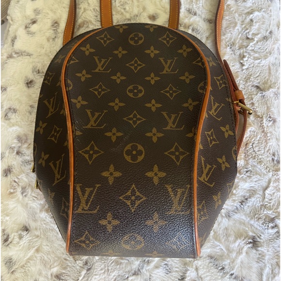 Louis Vuitton back pack like new - Picture 2 of 7